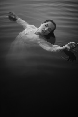 » #2/9 « / calm in water / Blog-Beitrag von <a href="https://strkng.com/de/fotograf/rainer+moster/">Fotograf Rainer Moster</a> / 21.02.2025 23:43