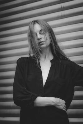 » #8/9 « / Kaya / Blog post by <a href="https://strkng.com/en/photographer/chris+w-+braunschweiger/">Photographer Chris W. Braunschweiger</a> / 2023-01-19 23:22 / Street