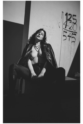 » #2/7 « / Quinn ! / Blog-Beitrag von <a href="https://strkng.com/de/fotograf/chris+w-+braunschweiger/">Fotograf Chris W. Braunschweiger</a> / 12.01.2024 23:21 / Portrait