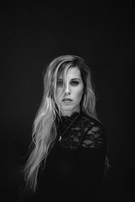 » #1/8 « / Theresa / Blog post by <a href="https://strkng.com/en/photographer/alexander+hopp/">Photographer Alexander Hopp</a> / 2019-05-25 19:16