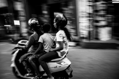 » #4/9 « / Street Life / Blog-Beitrag von <a href="https://strkng.com/de/fotograf/trostheide/">Fotograf Trostheide</a> / 17.05.2021 10:48