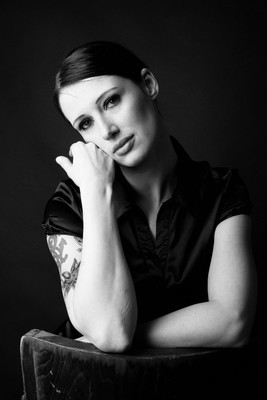 » #2/2 « / Blog-Beitrag von <a href="https://strkng.com/de/fotograf/trostheide/">Fotograf Trostheide</a> / 19.05.2021 12:28 / Portrait