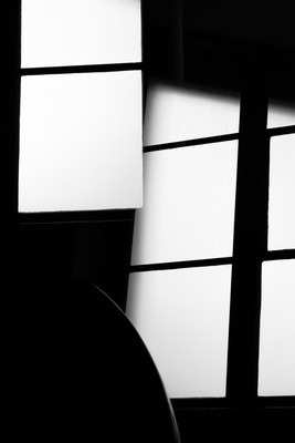 » #3/4 « / (t)windows (2017) / Blog-Beitrag von <a href="https://renegreinerfotografie.strkng.com/de/">Fotograf René Greiner Fotografie</a> / 08.06.2019 09:42 / Abstrakt / schwarzweiß,abstrakt,experimentell,schwarz,weiß
