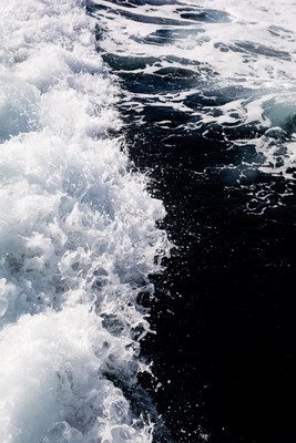 » #4/9 « / ALWAYS THE SEA (2019) / Blog-Beitrag von <a href="https://renegreinerfotografie.strkng.com/de/">Fotograf René Greiner Fotografie</a> / 20.06.2019 11:42 / Wasserlandschaften / meer,wellen,blau