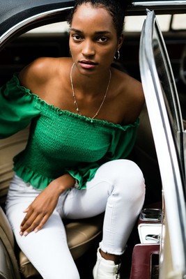 » #1/9 « / Nele with Opel Diplomat (2020) / Blog post by <a href="https://renegreinerfotografie.strkng.com/en/">Photographer René Greiner Fotografie</a> / 2020-10-12 15:50 / Portrait / shooting,model,car,auto,oldtimer