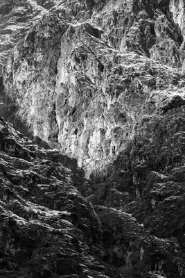 » #7/9 « / ... and suddenly you feel very small ... (2022) / Blog post by <a href="https://renegreinerfotografie.strkng.com/en/">Photographer René Greiner Fotografie</a> / 2022-11-30 19:33 / Schwarz-weiss / blackandwhite,blackandwhitephotography,schwarzweiss,schwarz-weiß,mountains,alps,alpen,watzmann,Berchtesgaden,landscape,landschaft