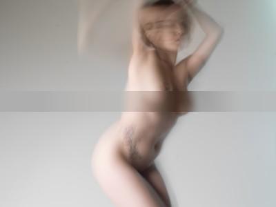 1/2sec / Nude