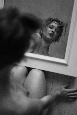 » #4/9 « / mirror rorrim / Blog-Beitrag von <a href="https://strkng.com/de/fotograf/dirk+rohra/">Fotograf Dirk Rohra</a> / 25.06.2019 14:42 / mirror,spiegel,schwarzweiß