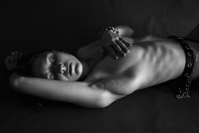 » #5/9 « / skin &amp; bones / Blog-Beitrag von <a href="https://dirkrohra.strkng.com/de/">Fotograf Dirk Rohra</a> / 05.07.2019 10:41 / Nude