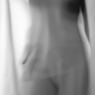 illusion #6 / Nude / schwarzweiss,frau,bett,unscharf,nackt