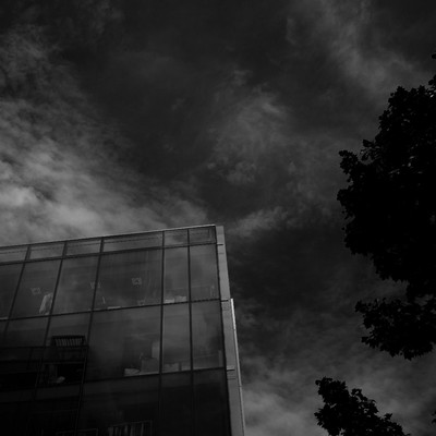 » #6/7 « / Narchitecture: integrating nature with humanity / Blog post by <a href="https://strkng.com/en/photographer/ugrandolini/">Photographer ugrandolini</a> / 2019-06-22 12:13 / Stadtlandschaften / nature,architecture,monochrome,sky