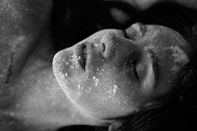 Sleeping beauty / Stimmungen / flour,portrait,mono,girl,woman,skin