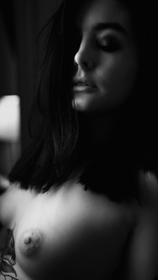 » #4/6 « / Sydney's feelings / Blog post by <a href="https://strkng.com/en/photographer/ugrandolini/">Photographer ugrandolini</a> / 2020-05-11 10:17 / Nude / nude