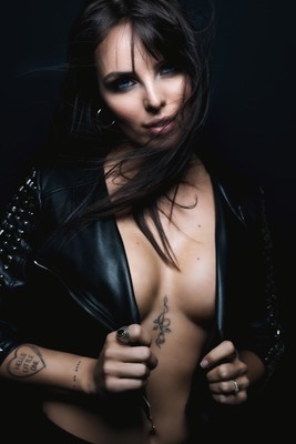 » #2/4 « / Caterina / Blog-Beitrag von <a href="https://strkng.com/de/fotograf/ugrandolini/">Fotograf ugrandolini</a> / 23.05.2020 12:21 / Portrait / glamour,portrait,phototherapy