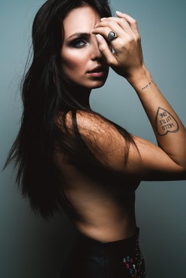 » #3/4 « / Caterina / Blog-Beitrag von <a href="https://strkng.com/de/fotograf/ugrandolini/">Fotograf ugrandolini</a> / 23.05.2020 12:21 / Portrait / nude,glamour,portrait,phototherapy