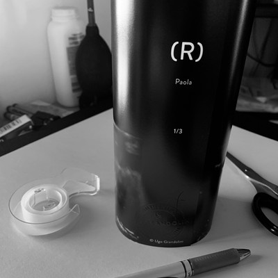 » #2/4 « / Introducing (R) – My first installation / Blog post by <a href="https://strkng.com/en/photographer/ugrandolini/">Photographer ugrandolini</a> / 2021-08-31 10:44 / Alternative Techniken