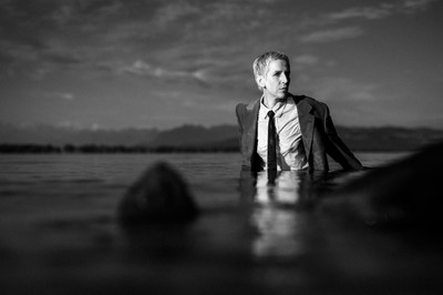 » #4/9 « / Das andere Wassershooting / Blog post by <a href="https://strkng.com/en/photographer/peter+k%C3%A4chele/">Photographer Peter Kächele</a> / 2021-11-25 08:40 / Menschen