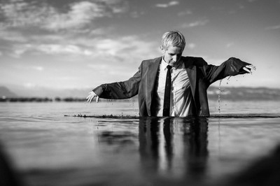 » #5/9 « / Das andere Wassershooting / Blog post by <a href="https://strkng.com/en/photographer/peter+k%C3%A4chele/">Photographer Peter Kächele</a> / 2021-11-25 08:40 / Menschen