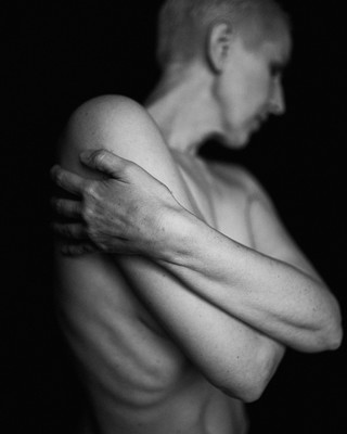 » #3/9 « / Hände / Blog post by <a href="https://strkng.com/en/photographer/peter+k%C3%A4chele/">Photographer Peter Kächele</a> / 2021-12-16 14:55 / Schwarz-weiss