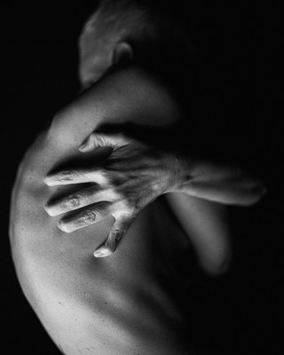 » #8/9 « / Hände / Blog-Beitrag von <a href="https://strkng.com/de/fotograf/peter+k%C3%A4chele/">Fotograf Peter Kächele</a> / 16.12.2021 14:55 / Schwarz-weiss