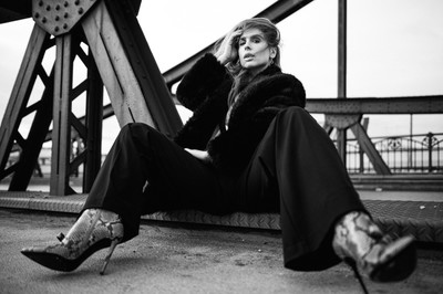 » #3/9 « / Auf der Brücke / Blog post by <a href="https://strkng.com/en/photographer/peter+k%C3%A4chele/">Photographer Peter Kächele</a> / 2022-01-24 16:44 / Portrait