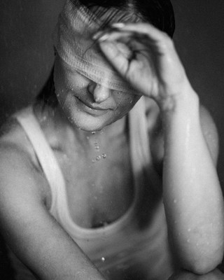 » #2/7 « / Sich selbst spüren / Blog post by <a href="https://strkng.com/en/photographer/peter+k%C3%A4chele/">Photographer Peter Kächele</a> / 2023-04-28 10:37 / Schwarz-weiss