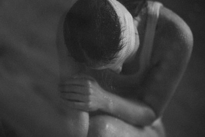 » #3/7 « / Sich selbst spüren / Blog post by <a href="https://strkng.com/en/photographer/peter+k%C3%A4chele/">Photographer Peter Kächele</a> / 2023-04-28 10:37 / Schwarz-weiss