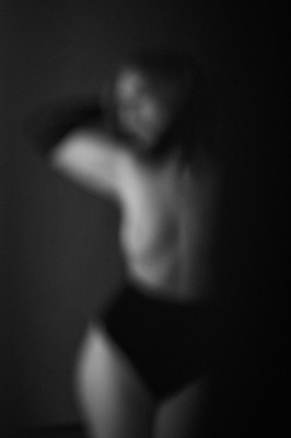 » #6/9 « / Lara und die Handschuhe / Blog post by <a href="https://strkng.com/en/photographer/peter+k%C3%A4chele/">Photographer Peter Kächele</a> / 2023-12-21 15:03 / Nude