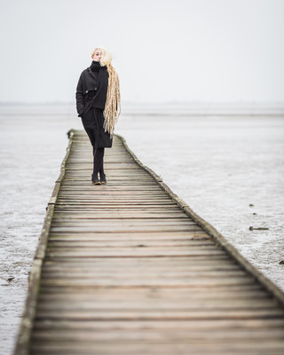 » #2/6 « / 'stormy day' with Hana / Blog-Beitrag von <a href="https://strkng.com/de/fotograf/marseiphoto/">Fotograf marseiphoto</a> / 14.02.2020 18:03 / Portrait