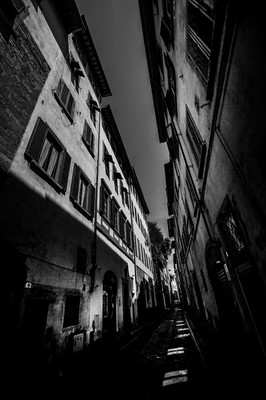 » #3/6 « / Dark Shadows / Blog-Beitrag von <a href="https://strkng.com/de/fotograf/volkan+sorkun/">Fotograf Volkan Sorkun</a> / 30.09.2019 16:16 / Street