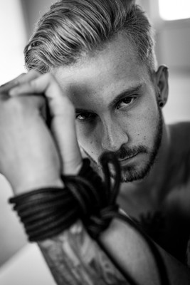 » #8/9 « / bound / Blog-Beitrag von <a href="https://strkng.com/de/fotografin/pure+male+photography/">Fotografin pure male photography</a> / 04.11.2019 13:08