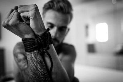 » #6/9 « / bound / Blog-Beitrag von <a href="https://strkng.com/de/fotografin/pure+male+photography/">Fotografin pure male photography</a> / 04.11.2019 13:08