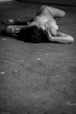 » #2/4 « / In my room. / Blog-Beitrag von <a href="https://strkng.com/de/fotografin/lilith+terra/">Fotografin Lilith Terra</a> / 12.01.2020 21:41 / Schwarz-weiss