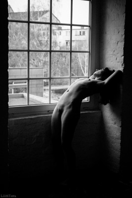 » #4/4 « / In my room. / Blog-Beitrag von <a href="https://strkng.com/de/fotografin/lilith+terra/">Fotografin Lilith Terra</a> / 12.01.2020 21:41 / Schwarz-weiss