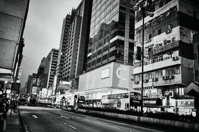 Hong Kong Monochrom / Stadtlandschaften / hongkong,monochrom,leica,asien,china,schwarzweiß,s/w,city,stadt,urban,street,night
