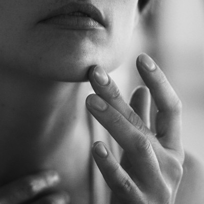 * / Kreativ / monochrome,bnw,kreativ,Finger,Portrait,Sprechen,Lippen