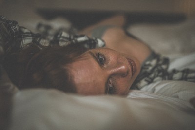 good morning / Portrait / bed,bedroom,indoor,redhair,woman