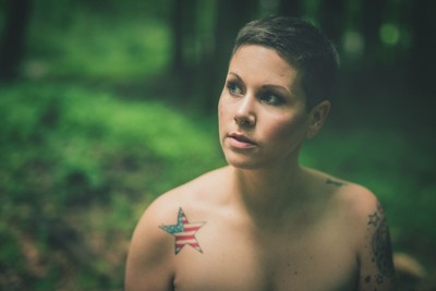 green light / Portrait / woman,portrait,outdoor,wood