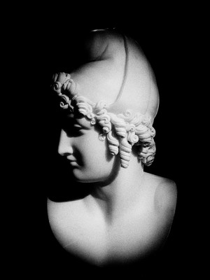 » #1/9 « / Statues / Blog post by <a href="https://strkng.com/en/photographer/storvandre+photography/">Photographer Storvandre Photography</a> / 2020-06-08 17:30 / Schwarz-weiss