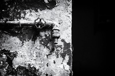 » #1/9 « / Abandoned factory in Milan / Blog-Beitrag von <a href="https://strkng.com/de/fotograf/storvandre+photography/">Fotograf Storvandre Photography</a> / 19.06.2020 10:16 / Schwarz-weiss