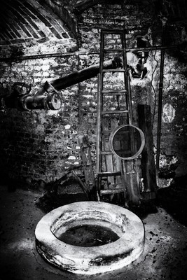 » #8/9 « / Abandoned factory in Milan / Blog-Beitrag von <a href="https://strkng.com/de/fotograf/storvandre+photography/">Fotograf Storvandre Photography</a> / 19.06.2020 10:16 / Schwarz-weiss