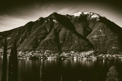» #1/9 « / Pognana Lario – The Secrets of Lake Como / Blog post by <a href="https://strkng.com/en/photographer/storvandre+photography/">Photographer Storvandre Photography</a> / 2021-01-08 12:31 / Landscapes