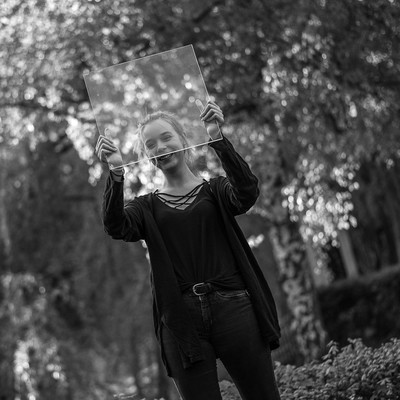 » #8/9 « / masked girl / Blog post by <a href="https://strkng.com/en/photographer/sanna+dimario/">Photographer Sanna Dimario</a> / 2020-08-13 23:13 / Portrait / corona