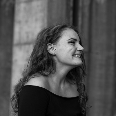 anna / Portrait / blackandwhite,blaueaugen,blueeyes,portrait,locken,girl,woman