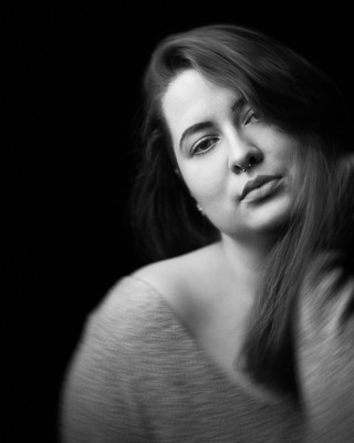 » #2/9 « / Nicole / Blog post by <a href="https://sammet.strkng.com/en/">Photographer Max Sammet</a> / 2021-12-19 20:03 / Portrait