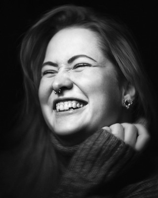 » #5/9 « / Nicole / Blog-Beitrag von <a href="https://sammet.strkng.com/de/">Fotograf Max Sammet</a> / 19.12.2021 20:03 / Portrait