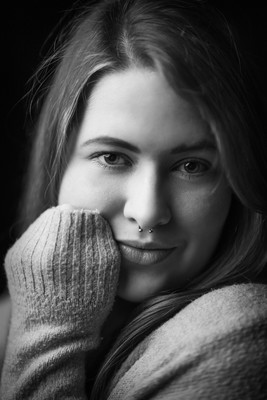 » #7/9 « / Nicole / Blog-Beitrag von <a href="https://sammet.strkng.com/de/">Fotograf Max Sammet</a> / 19.12.2021 20:03 / Portrait