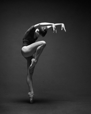» #4/9 « / Ballerina - Fine Art / Blog post by <a href="https://sammet.strkng.com/en/">Photographer Max Sammet</a> / 2023-01-14 23:13 / Performance