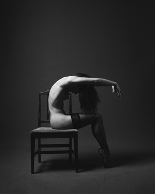 » #7/9 « / Ballerina - Fine Art / Blog-Beitrag von <a href="https://sammet.strkng.com/de/">Fotograf Max Sammet</a> / 14.01.2023 23:13 / Nude