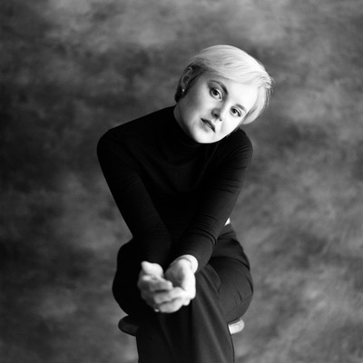 » #3/9 « / Liza - Timeless / Blog-Beitrag von <a href="https://sammet.strkng.com/de/">Fotograf Max Sammet</a> / 10.09.2023 12:58 / Portrait